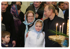Vladimir Putin has attended Christmas Mass at the Purification of Virgin Mary Church in Petrozavodsk|7 january, 2009|13:31