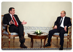 Prime Minister Vladimir Putin meets with Gerhard Schroeder, Nord Stream AG Shareholders’ Committee head|7 january, 2009|18:02