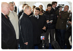 Председатель Правительства Российской Федерации В.В.Путин, находящийся с рабочей поездкой во Владимирской области, принял участие в церемонии открытия мостового перехода через Оку|1 октября, 2009|19:02