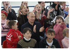 Prime Minister Vladimir Putin visited a fitness centre in Vladimir, and presented awards to the winners of the Merry Start school competition|1 october, 2009|19:24