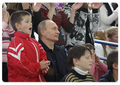 Председатель Правительства Российской Федерации В.В.Путин посетил спортивный праздник «Весёлые старты»|1 октября, 2009|19:24