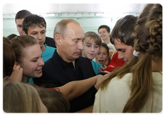 Председатель Правительства Российской Федерации В.В.Путин посетил спортивный праздник «Весёлые старты»|1 октября, 2009|20:37