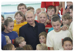 Председатель Правительства Российской Федерации В.В.Путин посетил спортивный праздник «Весёлые старты»|1 октября, 2009|20:37