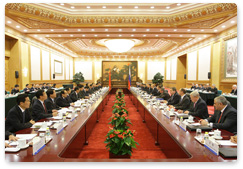 Prime Minister Vladimir Putin and Chinese Prime Minister Wen Jiabao continued negotiations in an extended format