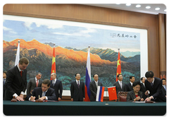 The ceremony of signing Russian-Chinese agreements after bilateral talks in Beijing|13 october, 2009|17:11