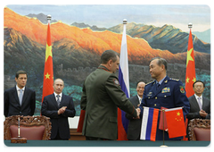 The ceremony of signing Russian-Chinese agreements after bilateral talks in Beijing|13 october, 2009|17:11
