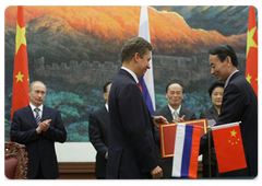 The ceremony of signing Russian-Chinese agreements after bilateral talks in Beijing|13 october, 2009|17:11