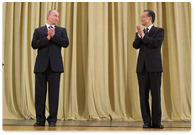В.В.Путин выступил на торжественном концерте по случаю 60-летия установления дипломатических отношений между Россией и Китаем и официального закрытия Года русского языка в Китае