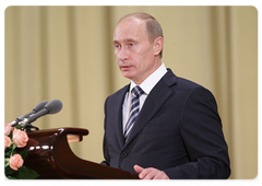 В.В.Путин выступил на торжественном концерте по случаю 60-летия установления дипломатических отношений между Россией и Китаем и официального закрытия Года русского языка в Китае|13 октября, 2009|18:38