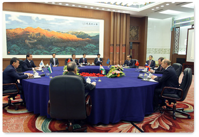 В.В.Путин принял участие во встрече глав правительств государств-членов Шанхайской Организации Сотрудничества (ШОС) в узком составе