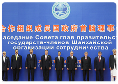 Председатель Правительства России В.В.Путин принял участие в совместном фотографировании глав правительств государств-членов ШОС|14 октября, 2009|10:07
