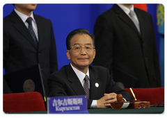 Вэнь Цзябао на подписании ряда совместных документов по итогам заседания Совета глав правительств государств-членов ШОС|14 октября, 2009|12:15