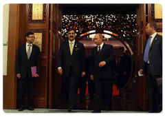 В.В.Путин встретился в рамках заседания Совета глав правительств государств-членов ШОС с Премьер-министром Пакистана Юсуфом Реза Гилани|14 октября, 2009|18:38