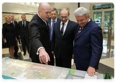 Vladimir Putin visiting Zelenograd, where he familiarised himself with the city’s largest companies – NIIME i Mikron and Binnofarm|9 october, 2009|16:49