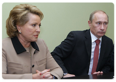 Prime Minister Vladimir Putin and St Petersburg Governor Valentina Matvienko during a meeting with Italian Prime Minister Silvio Berlusconi|21 october, 2009|20:57