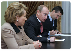 Prime Minister Vladimir Putin and St Petersburg Governor Valentina Matvienko during a meeting with Italian Prime Minister Silvio Berlusconi|21 october, 2009|20:57
