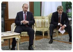 Russian Prime Minister Vladimir Putin and Italian Prime Minister Silvio Berlusconi in a videoconference with their Turkish counterpart Recep Tayyip Erdogan|22 october, 2009|16:34