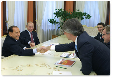 Prime Minister Vladimir Putin and Italian Prime Minister Silvio Berlusconi met with the managers of major Russian companies active in Russian-Italian economic partnership