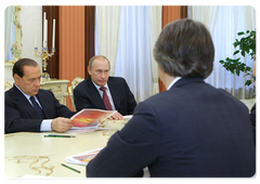 Prime Minister Vladimir Putin and Italian Prime Minister Silvio Berlusconi with the managers of major Russian companies active in Russian-Italian economic partnership|22 october, 2009|16:34