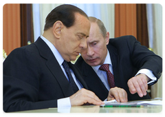 Prime Minister Vladimir Putin and Italian Prime Minister Silvio Berlusconi with the managers of major Russian companies active in Russian-Italian economic partnership|22 october, 2009|16:34