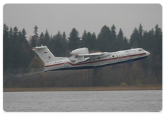 The Italian Prime Minister was shown a Russian Beriev Be-200 aircraft|23 october, 2009|18:53