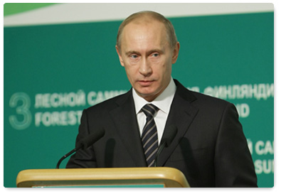 В.В.Путин, находящийся с рабочей поездкой в Санкт-Петербурге, принял участие в заседании III российско-финляндского Лесного саммита