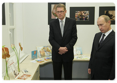 Prime Minister Vladimir Putin and his Finnish counterpart Matti Vanhanen at the opening ceremony of Finland House in St Petersburg|25 october, 2009|19:41