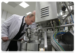 Russian Prime Minister Vladimir Putin visiting Zelenograd, where he familiarised himself with the city’s largest companies – NIIME i Mikron and Binnofarm|9 october, 2009|19:03