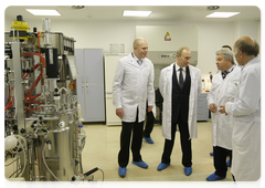 Russian Prime Minister Vladimir Putin visiting Zelenograd, where he familiarised himself with the city’s largest companies – NIIME i Mikron and Binnofarm|9 october, 2009|19:29