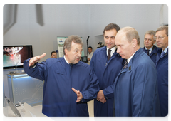 Russian Prime Minister Vladimir Putin visiting Zelenograd, where he familiarised himself with the city’s largest companies – NIIME i Mikron and Binnofarm|9 october, 2009|14:29