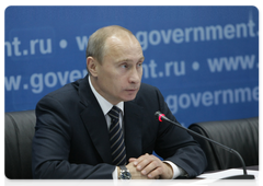 Prime Minister Vladimir Putin chairing a meeting on the development strategy for the pharmaceutical industry in Zelenograd|9 october, 2009|16:47
