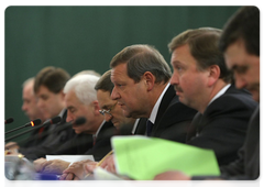 Prime Minister Vladimir Putin at a meeting with Belarusian Prime Minister Sergei Sidorsky|28 october, 2009|17:50