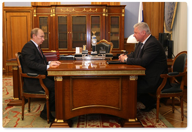 Prime Minister Vladimir Putin held a meeting with Mikhail Shmakov, Chairman of the Federation of Independent Trade Unions of Russia