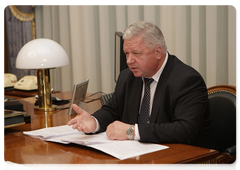 Mikhail Shmakov, Chairman of the Federation of Independent Trade Unions of Russia, at a meeting with Prime Minister Vladimir Putin|29 october, 2009|13:43