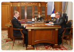 Prime Minister Vladimir Putin during a meeting with Andrei Kostin, President of Vneshtorgbank|29 october, 2009|14:34