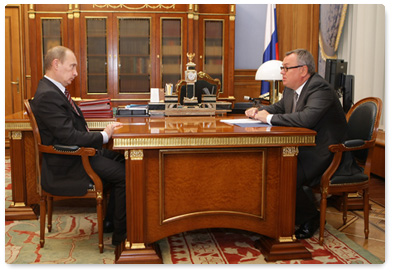 Prime Minister Vladimir Putin during a meeting with Andrei Kostin, President of Vneshtorgbank