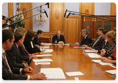 Председатель Правительства Российской Федерации В.В.Путин провел совещание по выполнению поручений по итогам встречи с писателями|29 октября, 2009|18:44