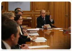 Председатель Правительства Российской Федерации В.В.Путин провел совещание по выполнению поручений по итогам встречи с писателями|29 октября, 2009|18:46