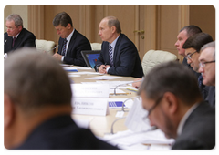 В.В.Путин провел cелекторное совещание по вопросу подготовки организаций электроэнергетики и предприятий ЖКХ к прохождению осенне-зимнего периода 2009-2010 г.г.|5 октября, 2009|16:53
