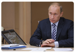 Prime Minister Vladimir Putin holding a conference call on electric facilities’ and housing and utilities companies’ preparation for the 2009-2010 heating season|5 october, 2009|16:53