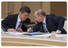 Prime Minister Vladimir Putin, left, and Deputy Prime Minister Dmitry Kozak, right, during a conference call on preparations for the 2009-2010 heating season|5 october, 2009|16:53