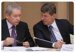 Minister of Regional Development Viktor Basargin, left, and Deputy Prime Minister Dmitry Kozak, right, during a conference call on preparations for the 2009-2010 heating season|5 october, 2009|16:53