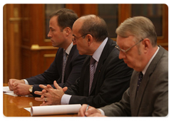 Christian Esteve, Renault Senior Vice-President for the EuroMed region, during a meeting with Prime Minister Vladimir Putin|5 october, 2009|20:07