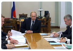 Prime Minister Vladimir Putin chairing a meeting on the 2010-2012 federal property privatisation plan and a reduction in the number of strategic enterprises|6 october, 2009|17:16