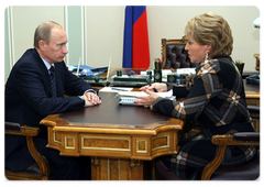 Prime Minister Vladimir Putin talking with St Petersburg Governor Valentina Matviyenko|6 october, 2009|17:16