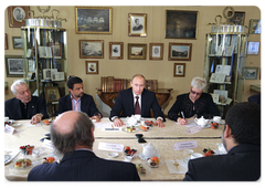 В.В.Путин встретился с ведущими российскими писателями|7 октября, 2009|17:40