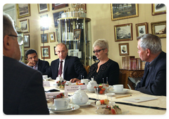 В.В.Путин встретился с ведущими российскими писателями|7 октября, 2009|17:40