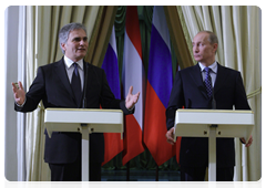 Prime Minister Vladimir Putin and Federal Chancellor Werner Faymann at a joint press conference following bilateral talks|11 november, 2009|18:08