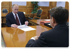 Prime Minister Vladimir Putin met with Transport Minister Igor Levitin|12 november, 2009|17:35