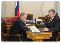 Prime Minister Vladimir Putin meeting with the Head of the Federal Customs Service, Andrei Belyaninov|13 november, 2009|15:59